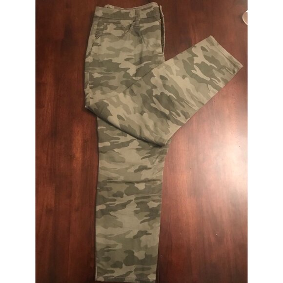 Universal Thread High Rise Skinny Crop Camouflage Pants Womens Size 16/33R - Picture 1 of 6